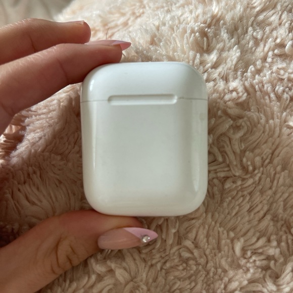 AirPods 1st generation in great condition - Picture 2 of 2